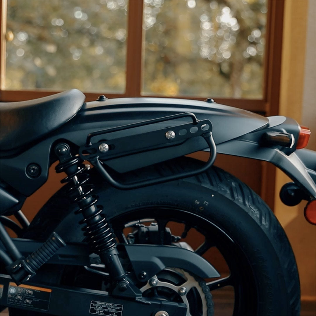 Supports de valises universel sur Kawasaki Eliminator.