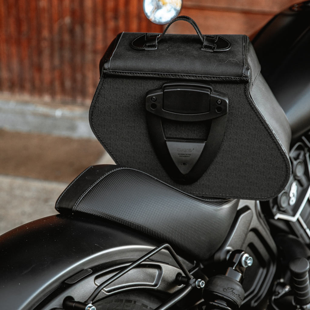 Valise moto indian scout bobber rogue chief.