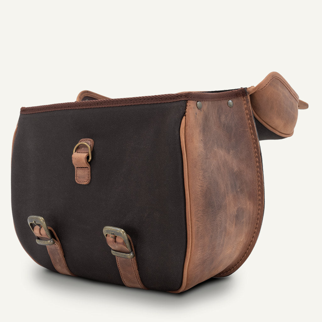 Grande valise moto rigide style retro.