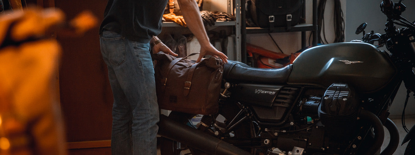 Comment installer un sac sur une selle de moto ? - LONGRIDE FRANCE